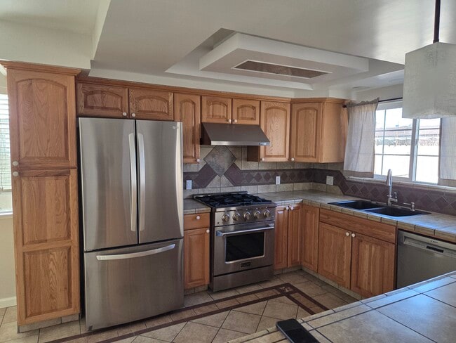 Building Photo - Meadow Court