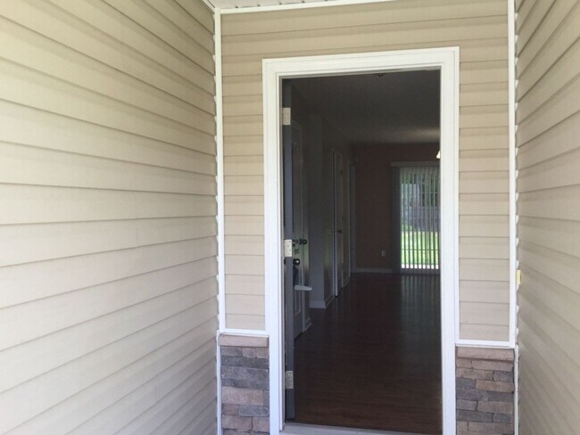 Building Photo - This beautiful home in New Bern