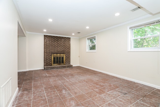 Building Photo - 5003 Stewart Ct