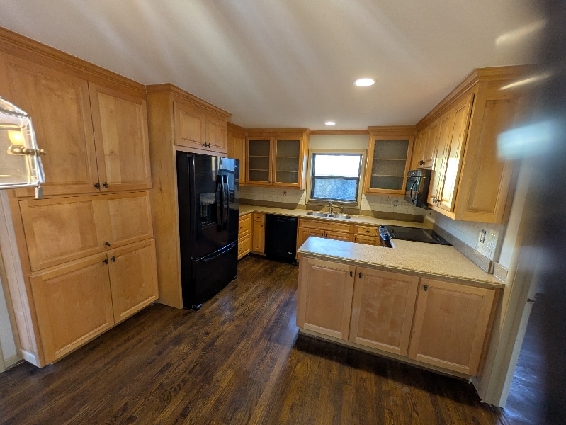 Building Photo - 571 Village Ln