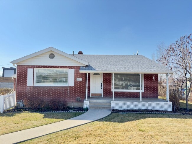 Building Photo - 1657 N 400 W
