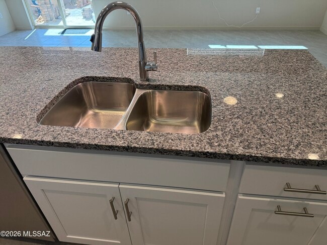 Building Photo - 8829 N Sherry Cervi Wy