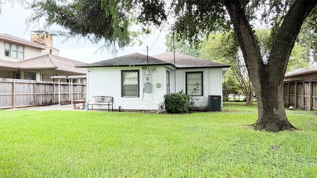 Building Photo - 7007 Housman
