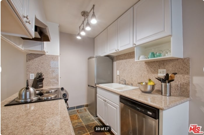 Building Photo - 11639 Chenault St