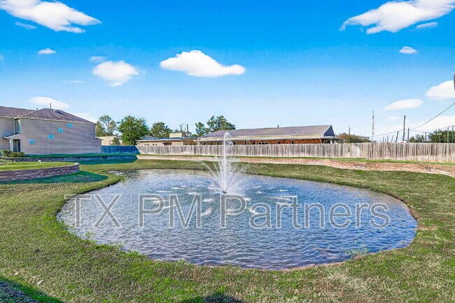 Building Photo - 10949 Cannes Memorial Dr