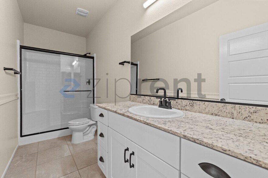 Building Photo - Unit