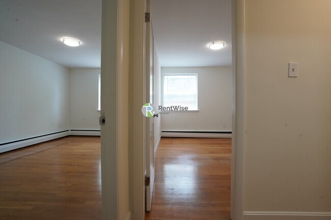 Building Photo - 14 Marion St