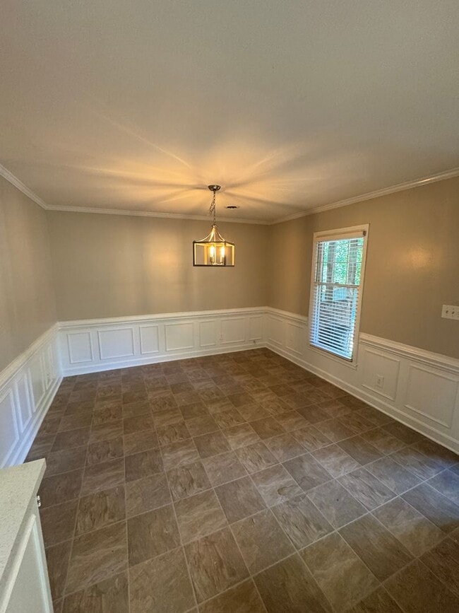 Building Photo - Live at the Center of Modern Conveniences ...