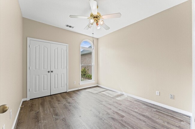 Building Photo - 6219 Springhaven Dr