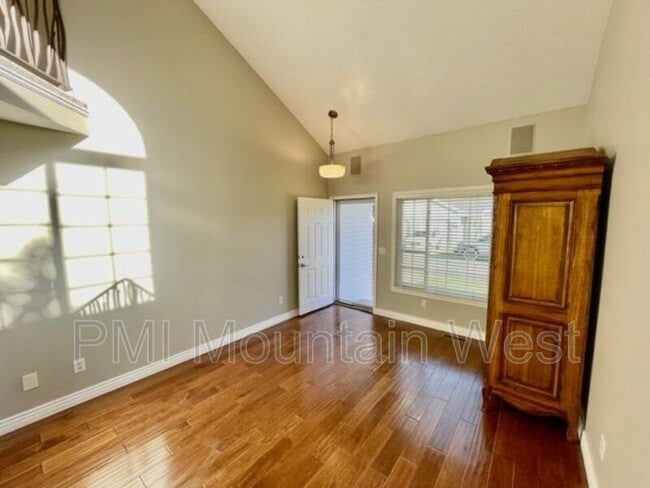 Building Photo - 499 N 200 W