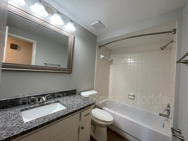 Building Photo - 1200 Lake Valrico Ln