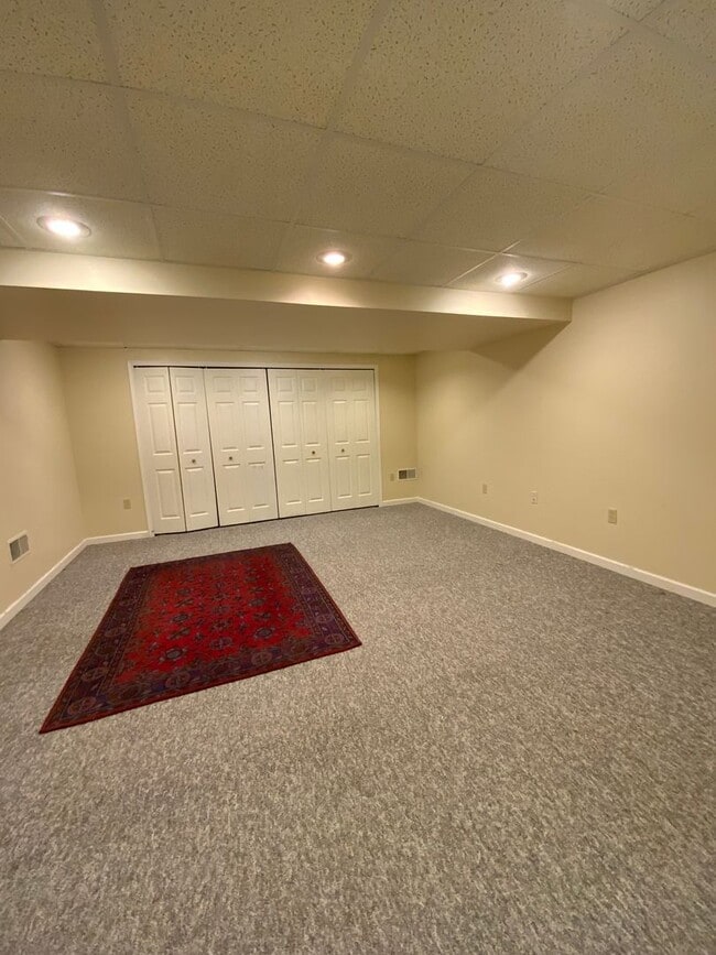 Building Photo - 64 Village Square Dr