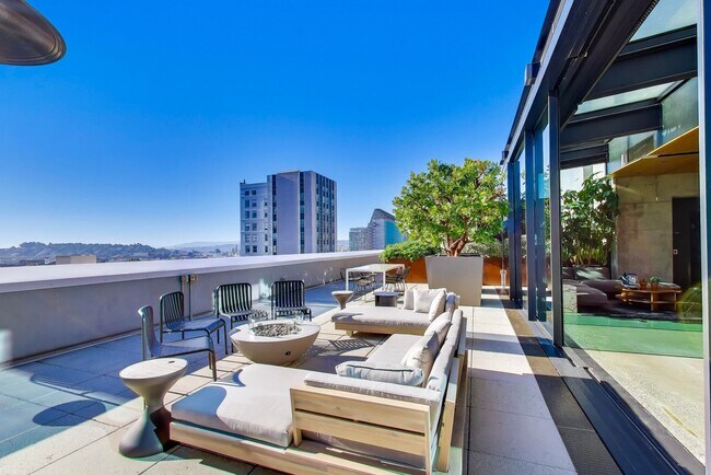 Building Photo - Urban Luxury at SoMa Serif Condos 2BR/2BA | In-Unit Laundry & 24-Hour Security