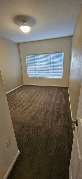 Building Photo - 8405 Pebble Creek Way