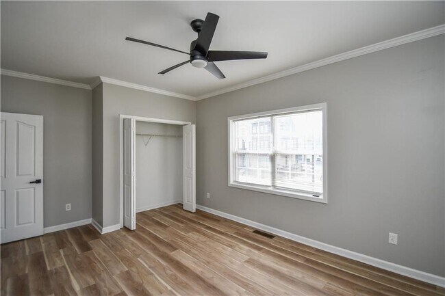 Building Photo - 3338 Sims St