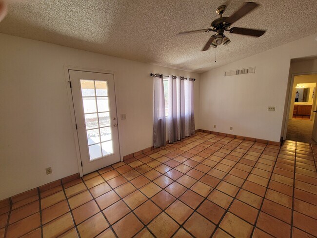 Building Photo - 9975 E Gray Hawk Dr