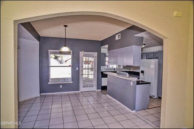 Building Photo - 12107 Valley Quail Dr