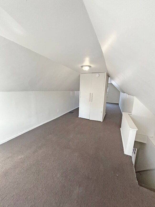 Building Photo - 36 Hickory St