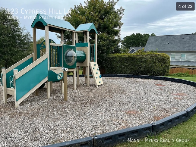 Building Photo - 123 Cypress Hill Ln