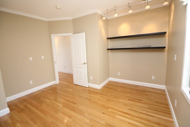 Building Photo - 141 Groves Ave