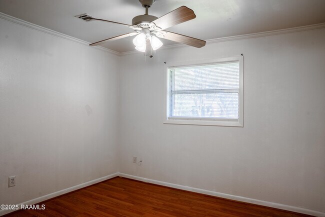 Building Photo - 213 Birch Dr