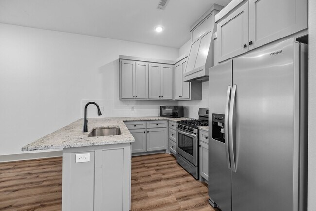 Building Photo - Duncan St Duplex