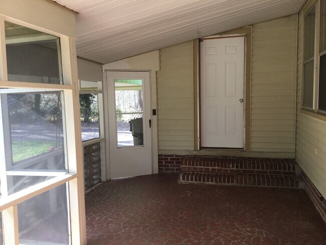 Building Photo - 1035 Candlewood Ln