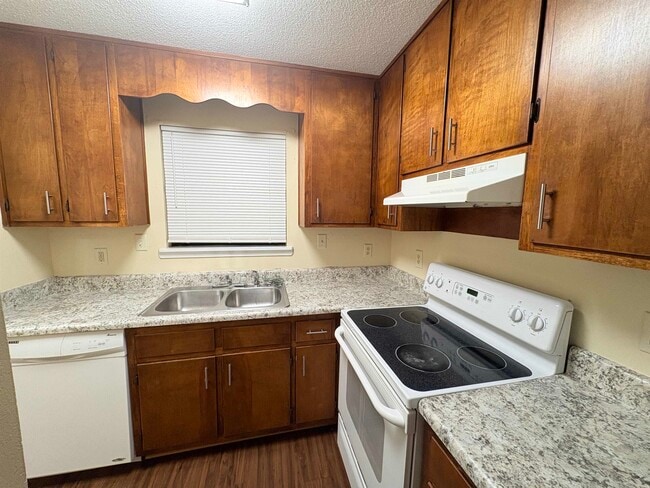 Building Photo - 3701 Donovan Dr