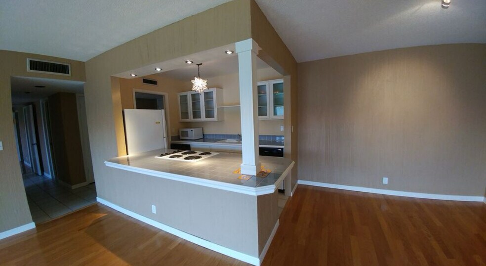 Building Photo - 252 Shadow Mountain Dr