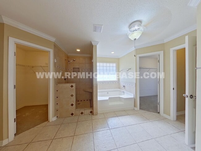 Building Photo - Beautiful Home with New Appliances in Quie...