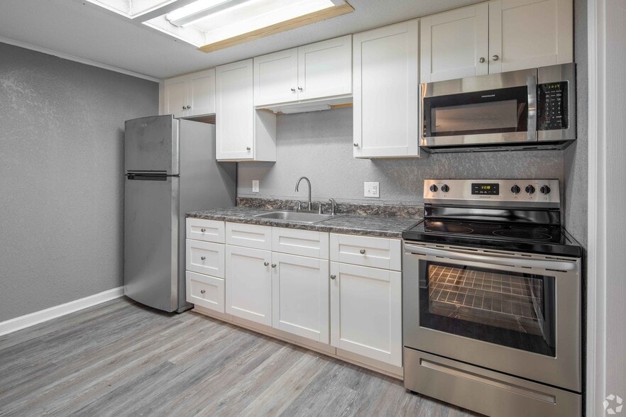 Building Photo - Stratford Apartments