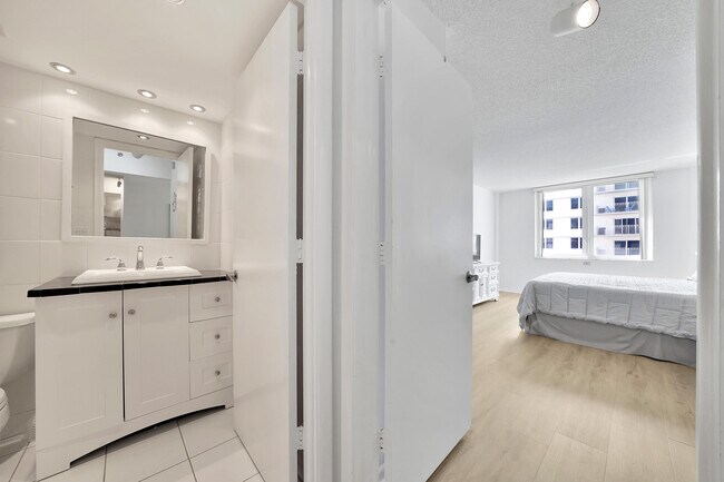 Building Photo - 3215 S Ocean Blvd