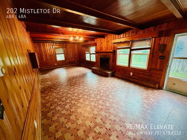 Building Photo - 202 Mistletoe Dr