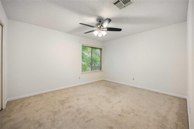 Building Photo - 12800 Briar Forest Dr