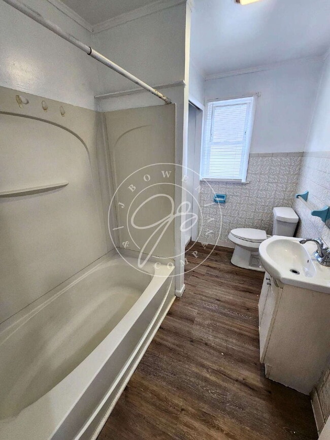 Building Photo - Adorable Updated 3 Bedroom Bungalow Near Downtown & Tony Packo's!