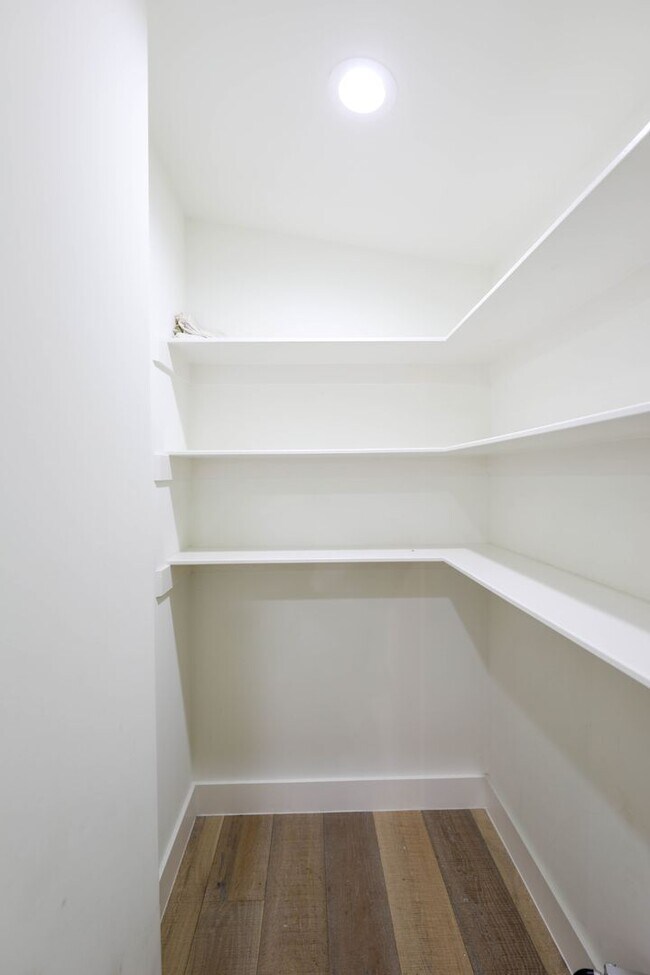 Building Photo - 8 Bedrooms 8 Baths Pre-leasing Now for 2027/2028!!!!