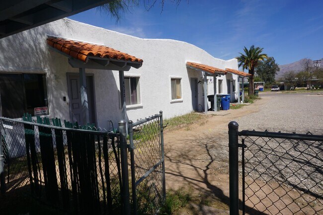 Building Photo - 4516 E Lester St