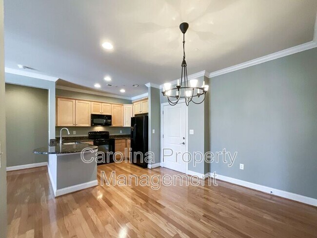 Building Photo - 518 Clarice Ave