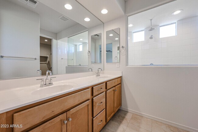 Building Photo - 2034 W Desert Frst Trl