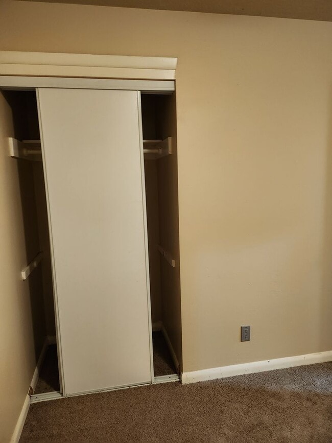 Building Photo - Near Downtown Oregon City -Off Holcomb Rd