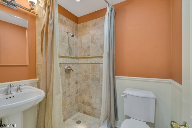 Building Photo - 60 Dogwood Ln