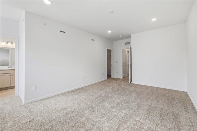Building Photo - 200 Balsam St