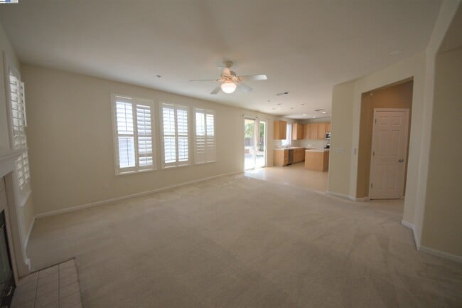Building Photo - 1612 Marina Way