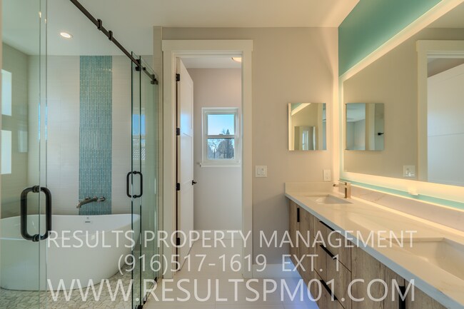 Building Photo - Stunning luxury custom home! 4 bedrooms heart of Fairoaks