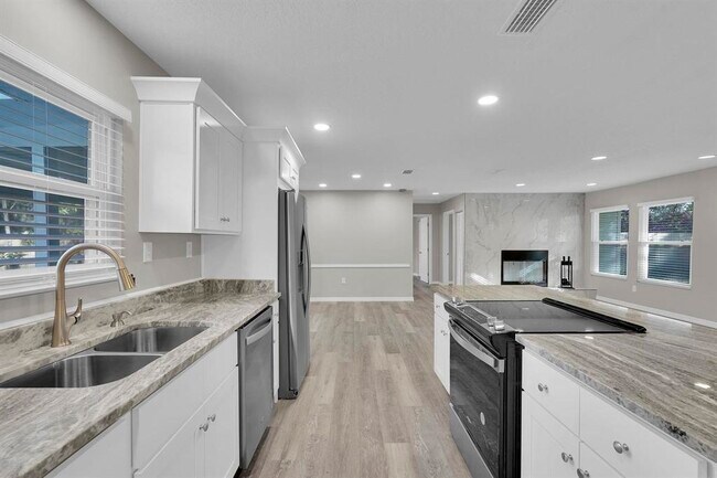 Building Photo - 855 S Holmes Blvd