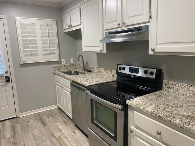 Building Photo - 2/1.5 Townhome For Rent in Ridgeland