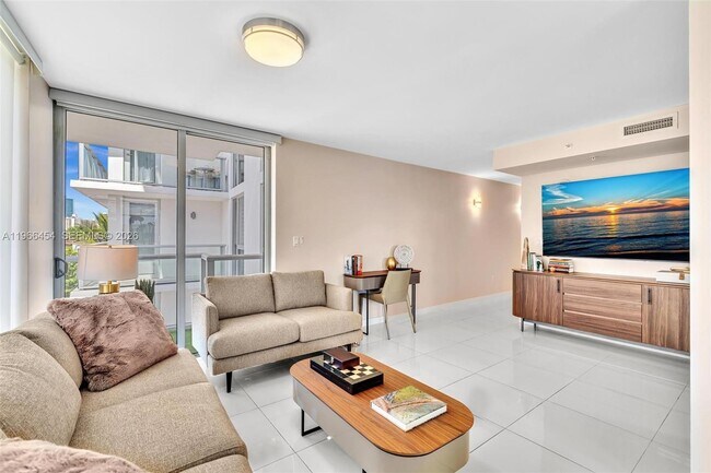 Building Photo - 9901 E Bay Harbor Dr