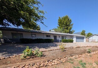 Building Photo - Spacious and newly remodeled 4 Bedroom wit...