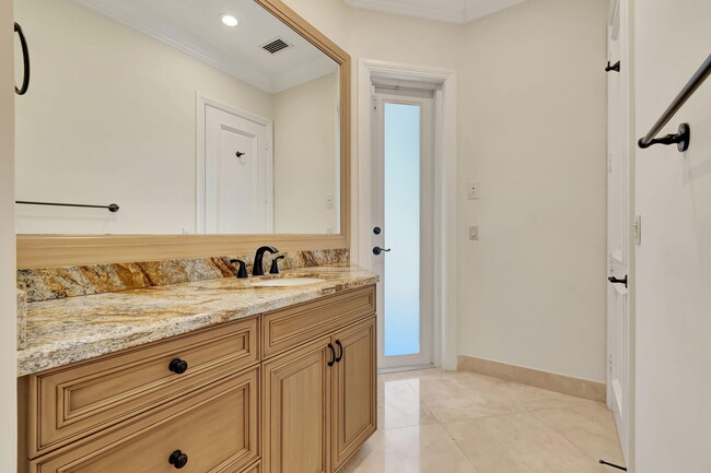 Building Photo - 953 Banyan Dr