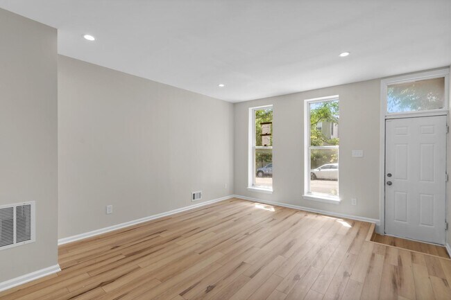 Building Photo - 2532 E Fayette St